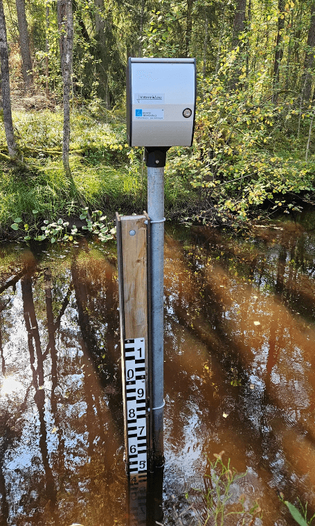 Logger monterad i fält